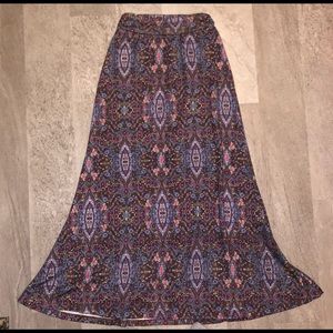 Lily white long paisley skirt. Size medium.
